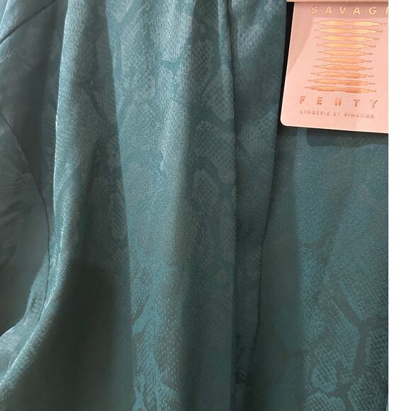 Savage X Fenty Women's Snakeskin Print Long Satin Robe Emerald Green, size L - Picture 2 of 11